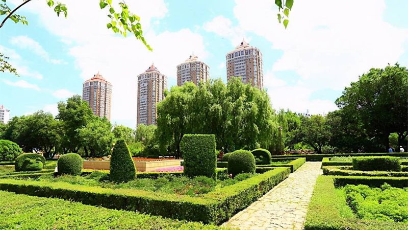 现代园林景观设计风格解析：价格与风格的平衡之道