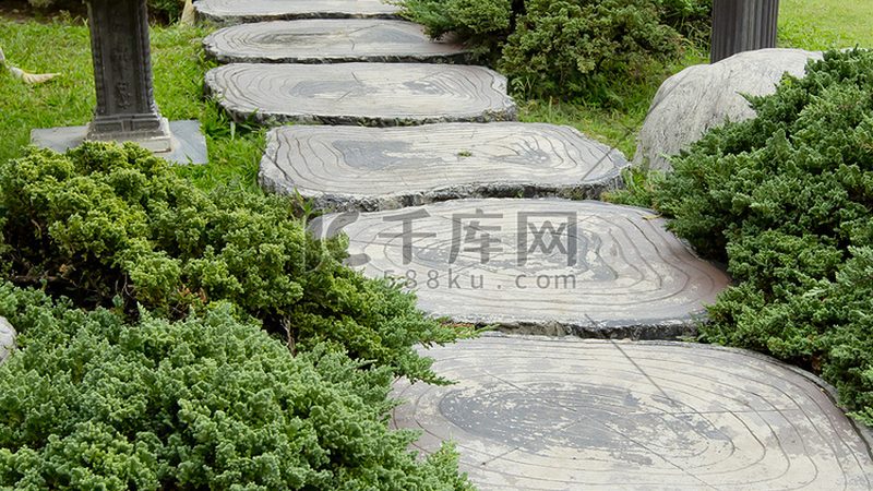 青石板：园林石材中的经典之选，价格如何衡量？**